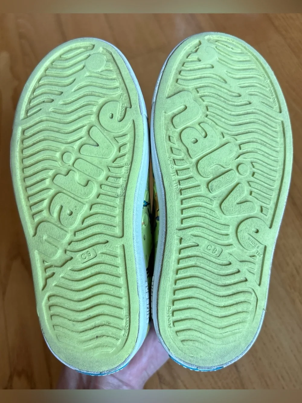 Native Jefferson Sugarlite Shoes Celery Green parrot motif Toddler Boys Girls C9